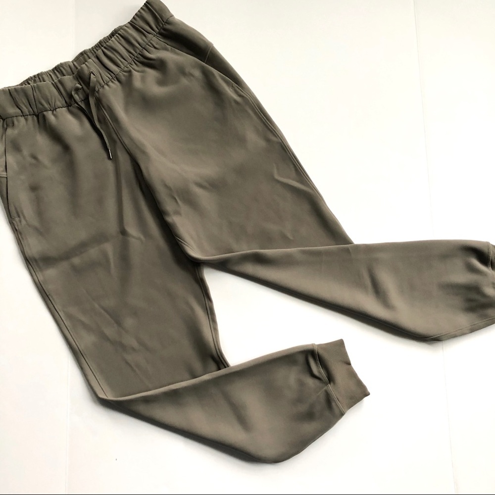 Lululemon on the fly joggers